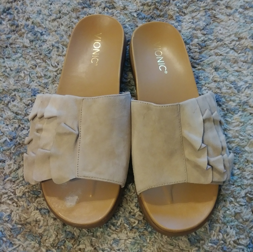 Vionic Roni Suede Ruffle Slide Sandal Size…